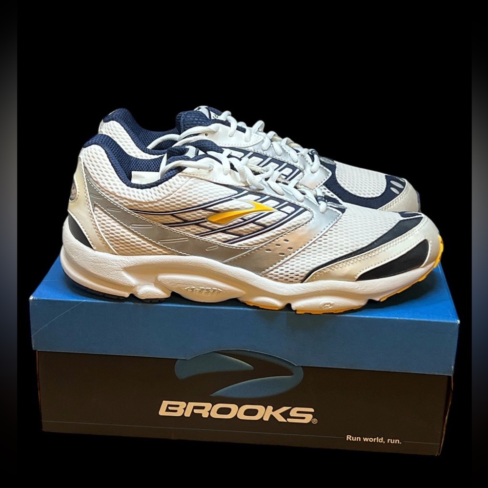 Size 12.5 - BROOKS Dyad 4 MEDIUM WHT/BLK/SLVR/MBLUE/MAGNUM/SUNR M 41194 171